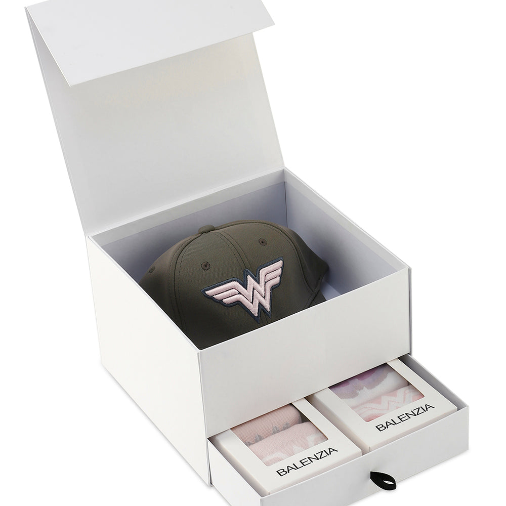 Women's Justice League | Wonder Woman Theme Gift Box | Socks and Cap | Officially Licensed