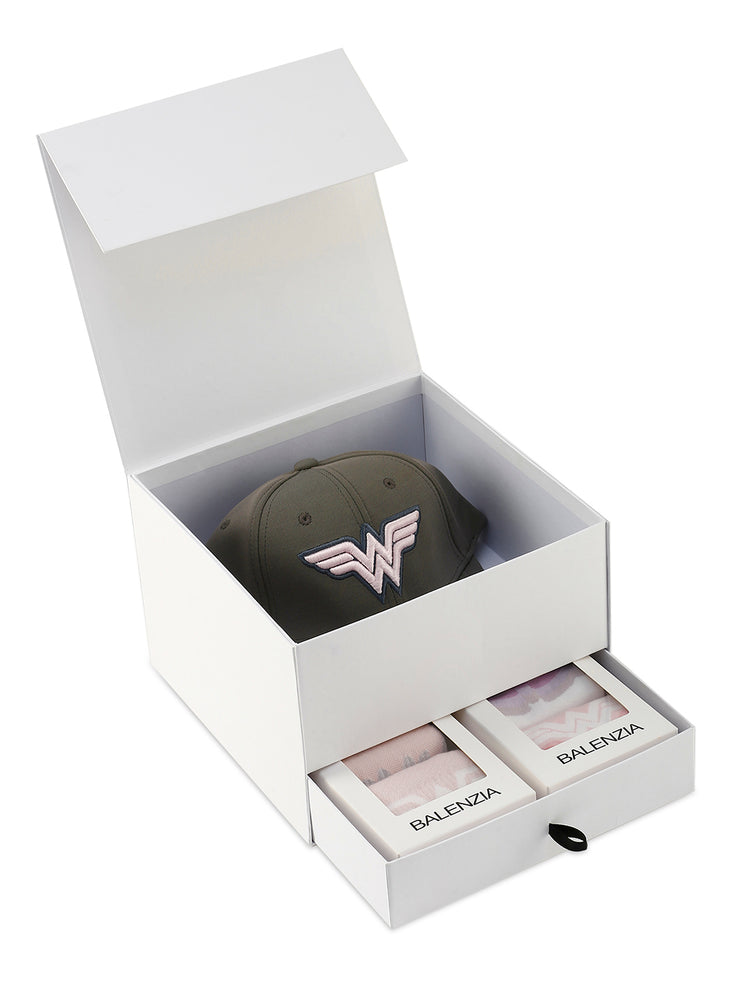 Women's Justice League | Wonder Woman Theme Gift Box | Socks and Cap | Officially Licensed